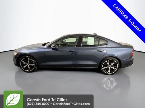 2024 Volvo S60 B5 Plus Dark Theme
