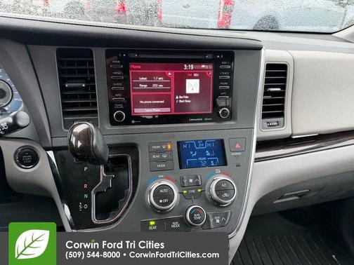 2018 Toyota Sienna XLE