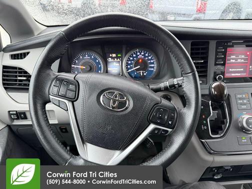 2018 Toyota Sienna XLE
