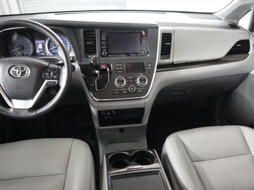 2018 Toyota Sienna XLE