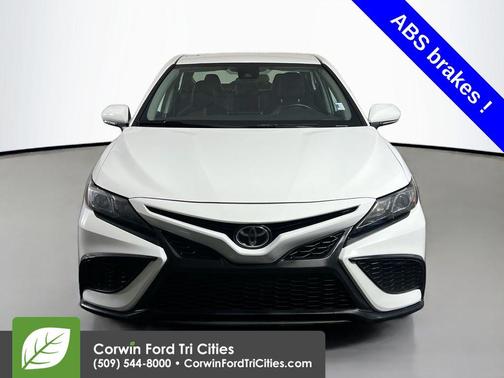 Wind Chill Pearl/Midnight Black Metallic 2024 Toyota Camry SE