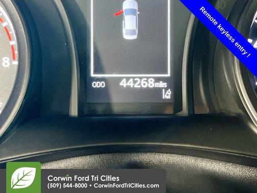 Wind Chill Pearl/Midnight Black Metallic 2024 Toyota Camry SE
