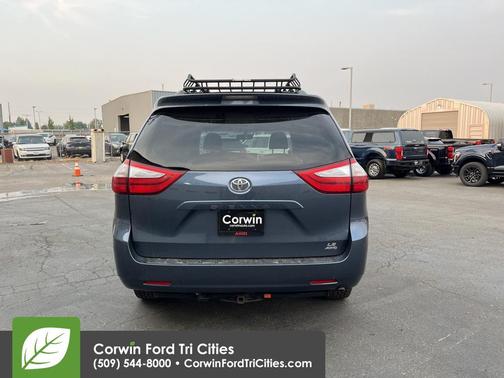 2016 Toyota Sienna LE