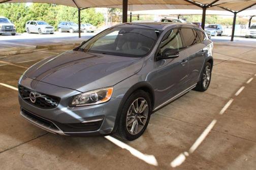 2017 Volvo V60 Cross Country T5 Platinum