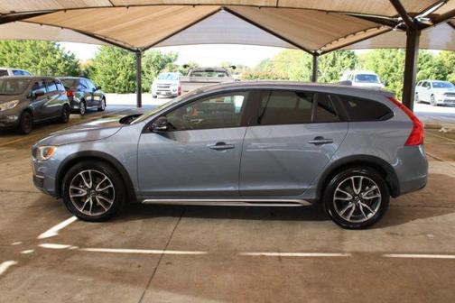 2017 Volvo V60 Cross Country T5 Platinum