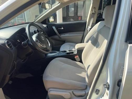 Pearl White 2015 Nissan Rogue Select S