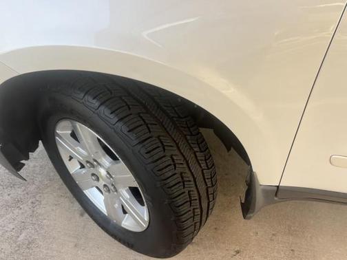 White Diamond Tricoat 2011 Chevrolet Traverse 2LT