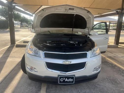 White Diamond Tricoat 2011 Chevrolet Traverse 2LT