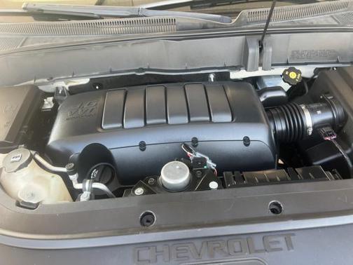 White Diamond Tricoat 2011 Chevrolet Traverse 2LT