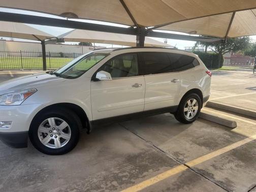 White Diamond Tricoat 2011 Chevrolet Traverse 2LT