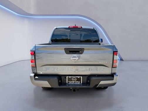 2024 Nissan Frontier SL