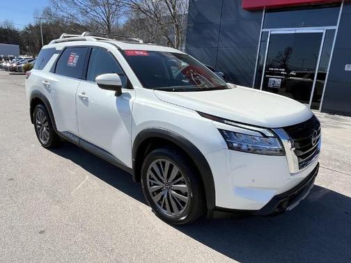 2024 Nissan Pathfinder SL