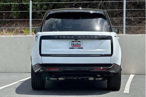 Fuji White 2026 Land Rover Range Rover P400 SE 7 Seat