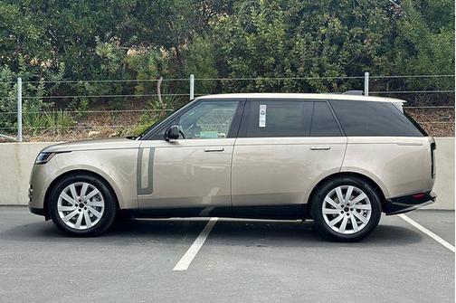 Gold 2026 Land Rover Range Rover P400 SE 7 Seat