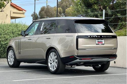 Gold 2026 Land Rover Range Rover P400 SE 7 Seat