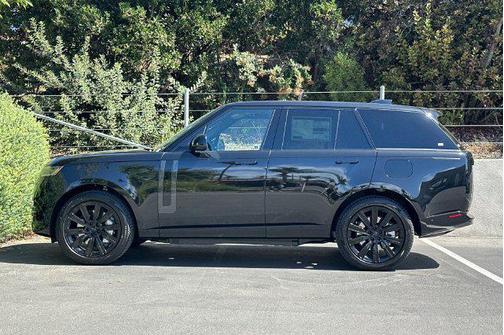 Santorini Black 2026 Land Rover Range Rover P550e SE