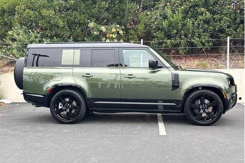 Woolstone Green Metallic 2026 Land Rover Defender P400 X-Dynamic SE