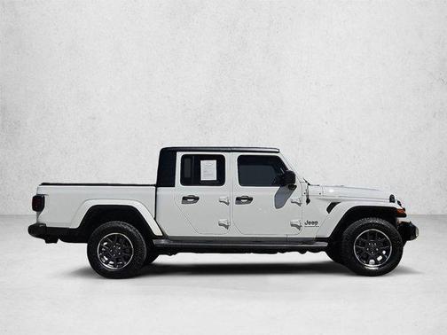 Bright White Clearcoat 2022 Jeep Gladiator Overland