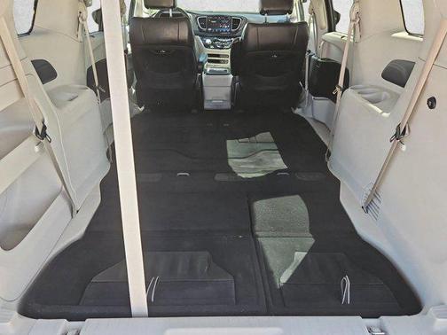 Brilliant Black Crystal Pearlcoat 2022 Chrysler Pacifica Touring L