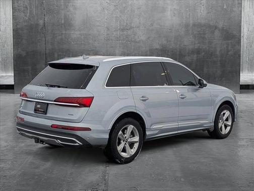 2023 Audi Q7 45 Premium