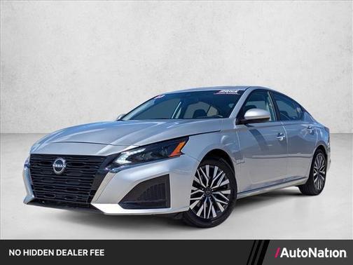 Brilliant Silver Metallic 2023 Nissan Altima 2.5 SV