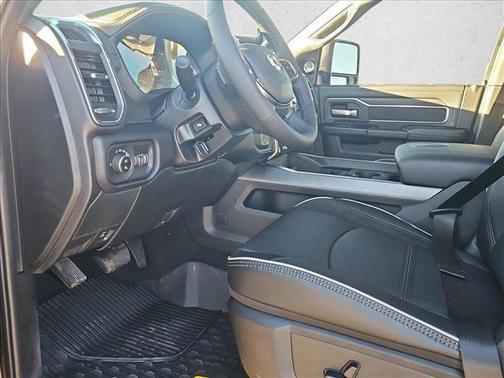 2026 RAM 3500 Laramie Crew Cab 4x4 8' Box