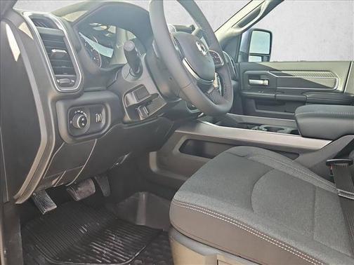 Diamond Black Crystal Pearlcoat 2026 RAM 3500 Big Horn Crew Cab 4x4 8' Box