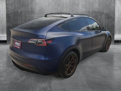 2022 Tesla Model Y Long Range Dual Motor All-Wheel Drive