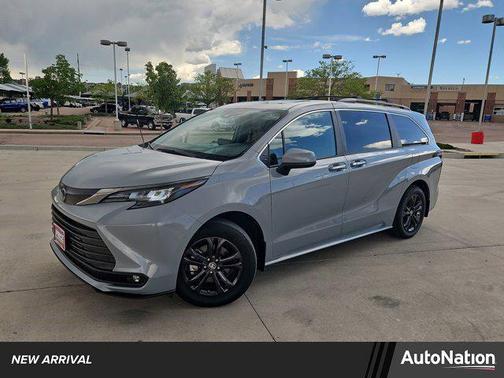 2024 Toyota Sienna Woodland Edition