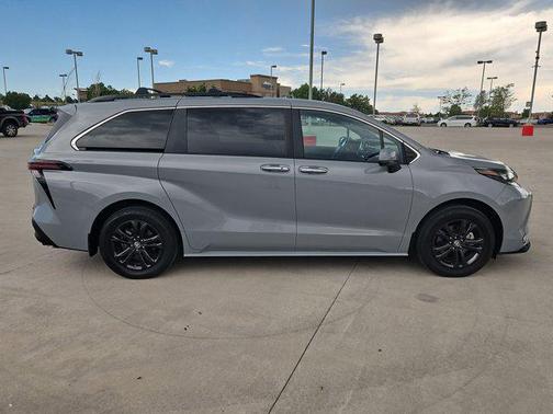 2024 Toyota Sienna Woodland Edition