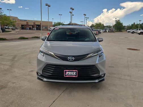 2024 Toyota Sienna Woodland Edition