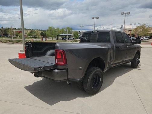 2025 RAM 3500 Laramie Crew Cab 4x4 8' Box