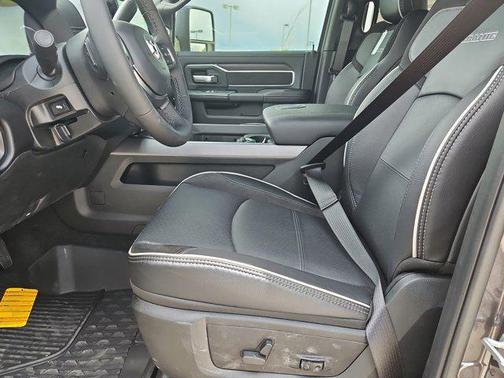 2025 RAM 3500 Laramie Crew Cab 4x4 8' Box