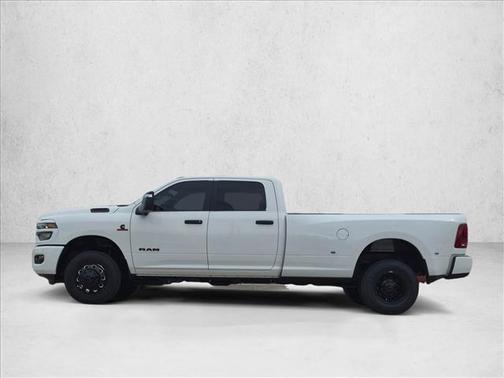 Bright White Clearcoat 2026 RAM 3500 Big Horn Crew Cab 4x4 8' Box