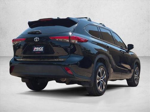 Midnight Black Metallic 2021 Toyota Highlander XLE