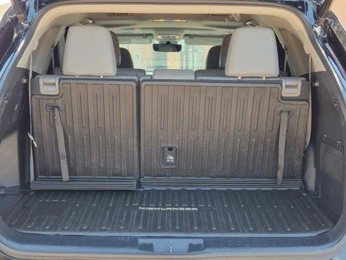 Midnight Black Metallic 2021 Toyota Highlander XLE