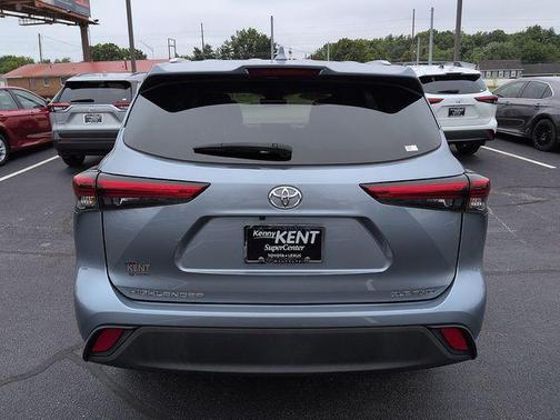 Moon Dust 2023 Toyota Highlander XLE