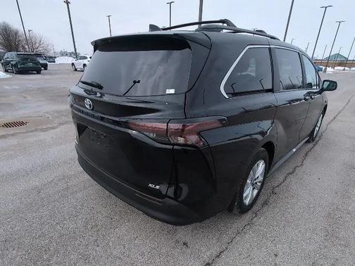 2025 Toyota Sienna XLE