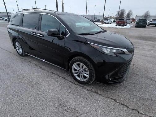 2025 Toyota Sienna XLE