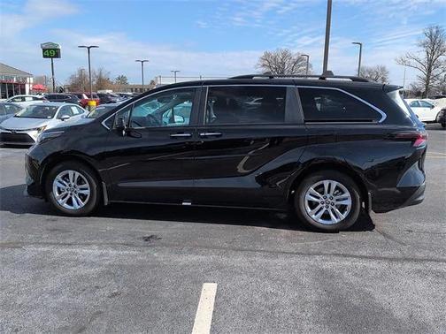 2025 Toyota Sienna XLE