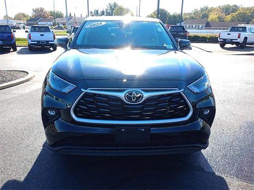 2025 Toyota Highlander LE