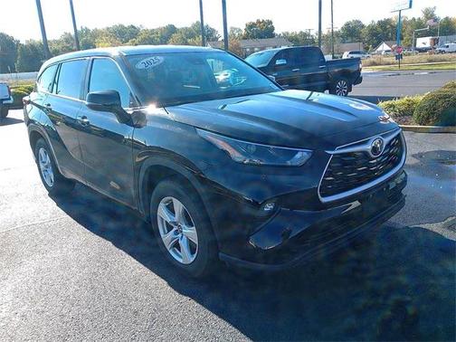 2025 Toyota Highlander LE