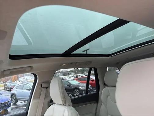 2023 Volvo XC90 B6 Ultimate 6-Seater