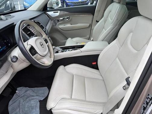 2023 Volvo XC90 B6 Ultimate 6-Seater