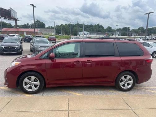 2019 Toyota Sienna LE