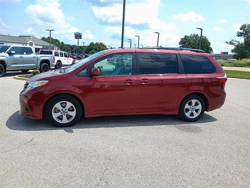 2019 Toyota Sienna LE