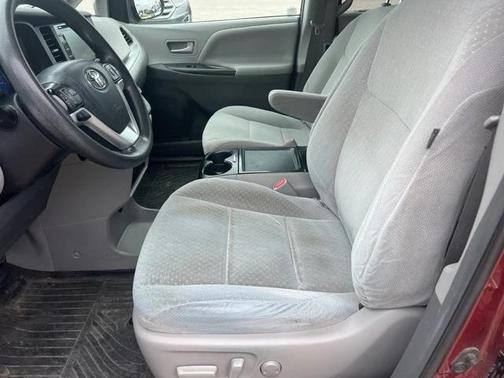 2019 Toyota Sienna LE