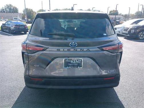 2021 Toyota Sienna XLE 8 Passenger