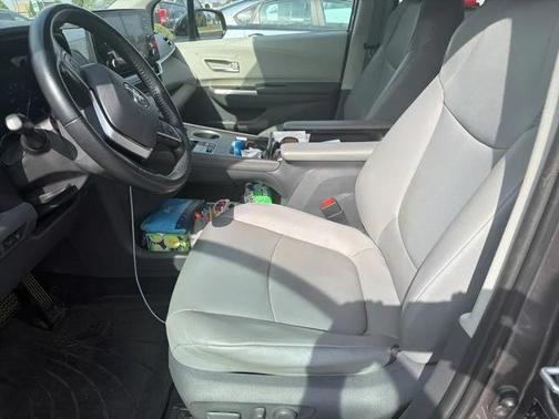 2021 Toyota Sienna XLE 8 Passenger