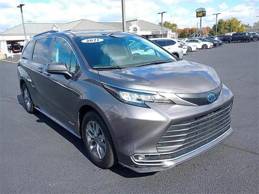 2021 Toyota Sienna XLE 8 Passenger